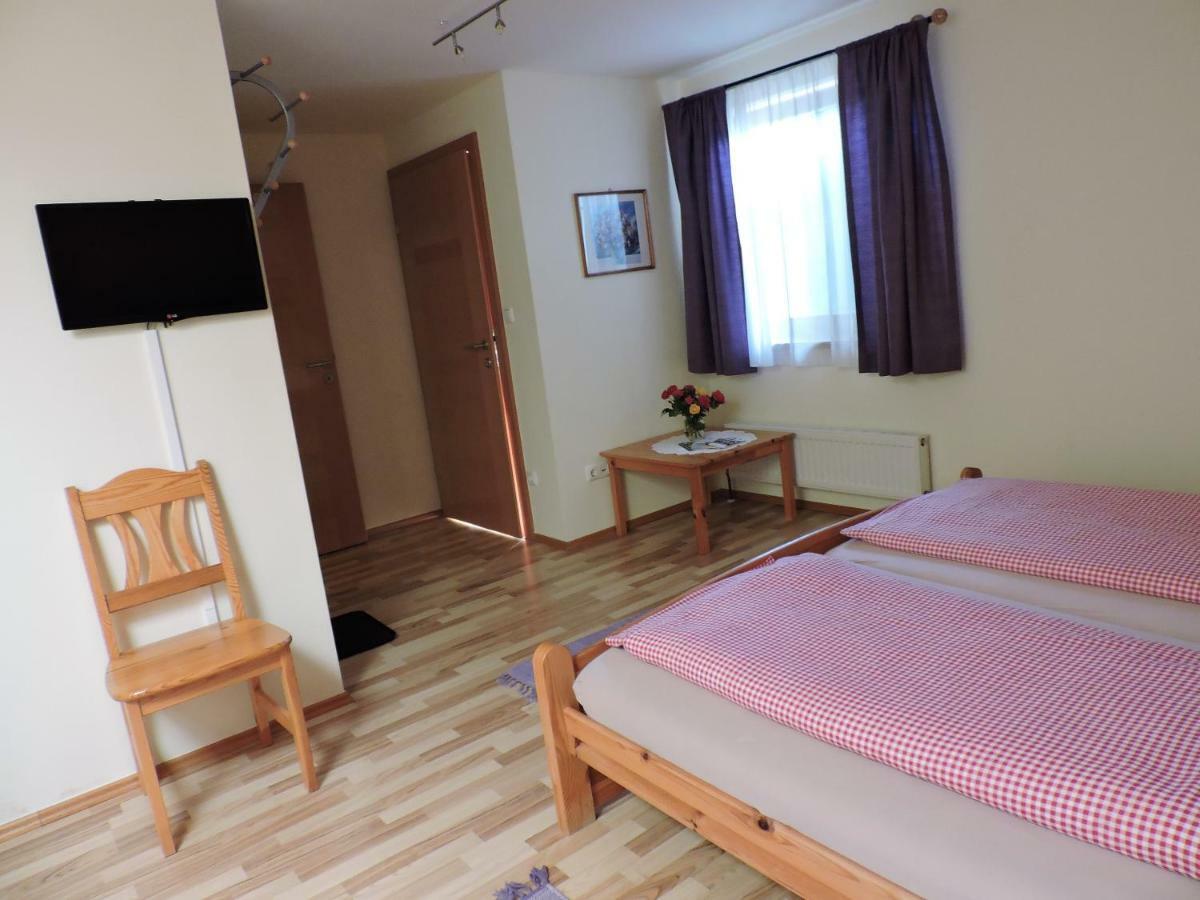 Gaestezimmer Klopfer Sankt Johann im Saggautal エクステリア 写真