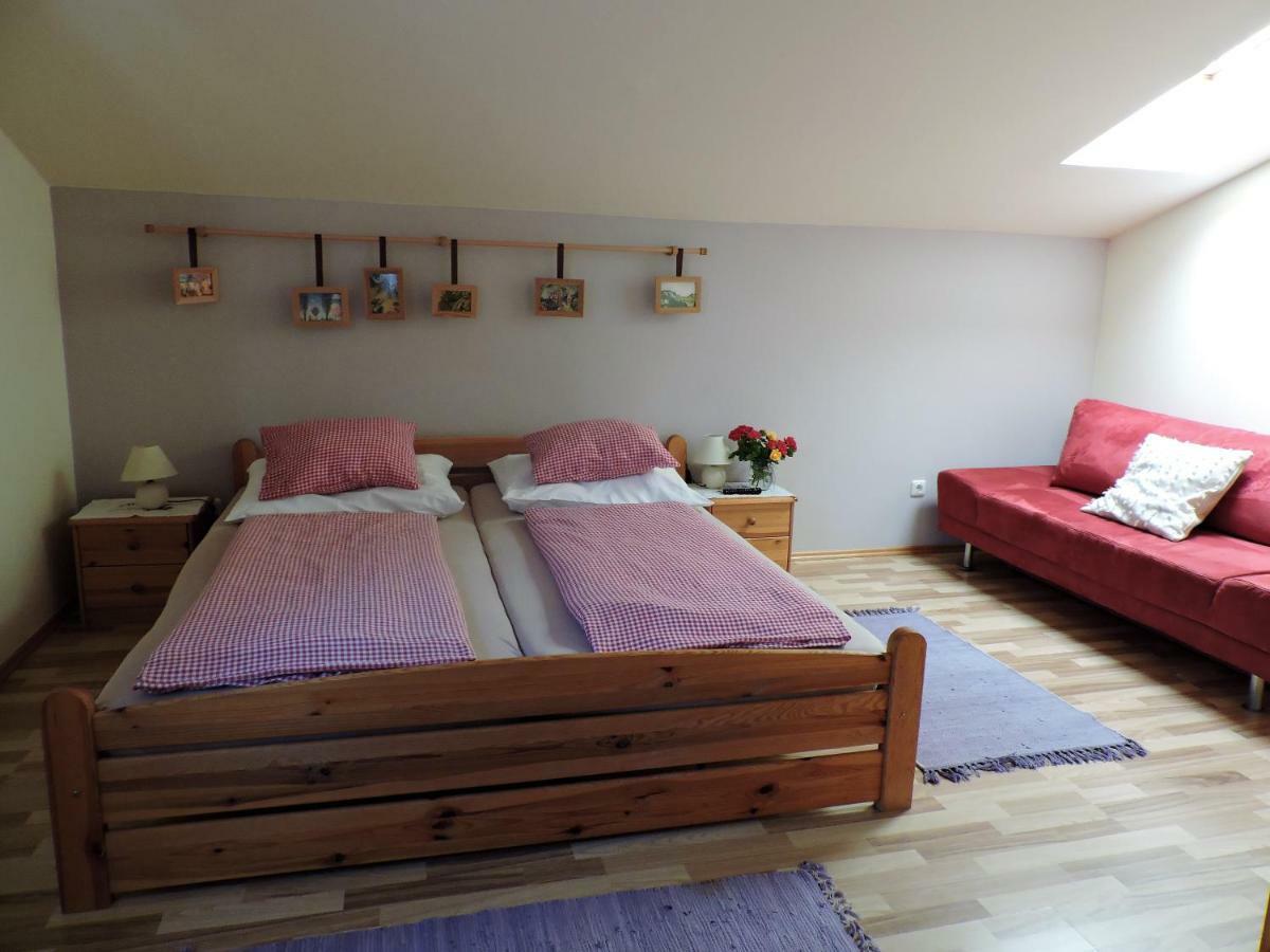 Gaestezimmer Klopfer Sankt Johann im Saggautal エクステリア 写真