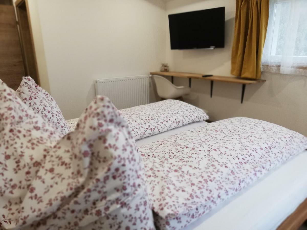Gaestezimmer Klopfer Sankt Johann im Saggautal エクステリア 写真